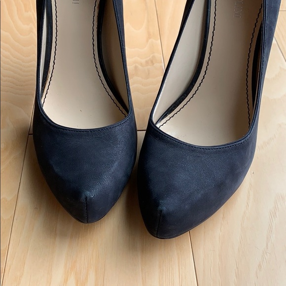 Black Heels - Picture 4 of 8